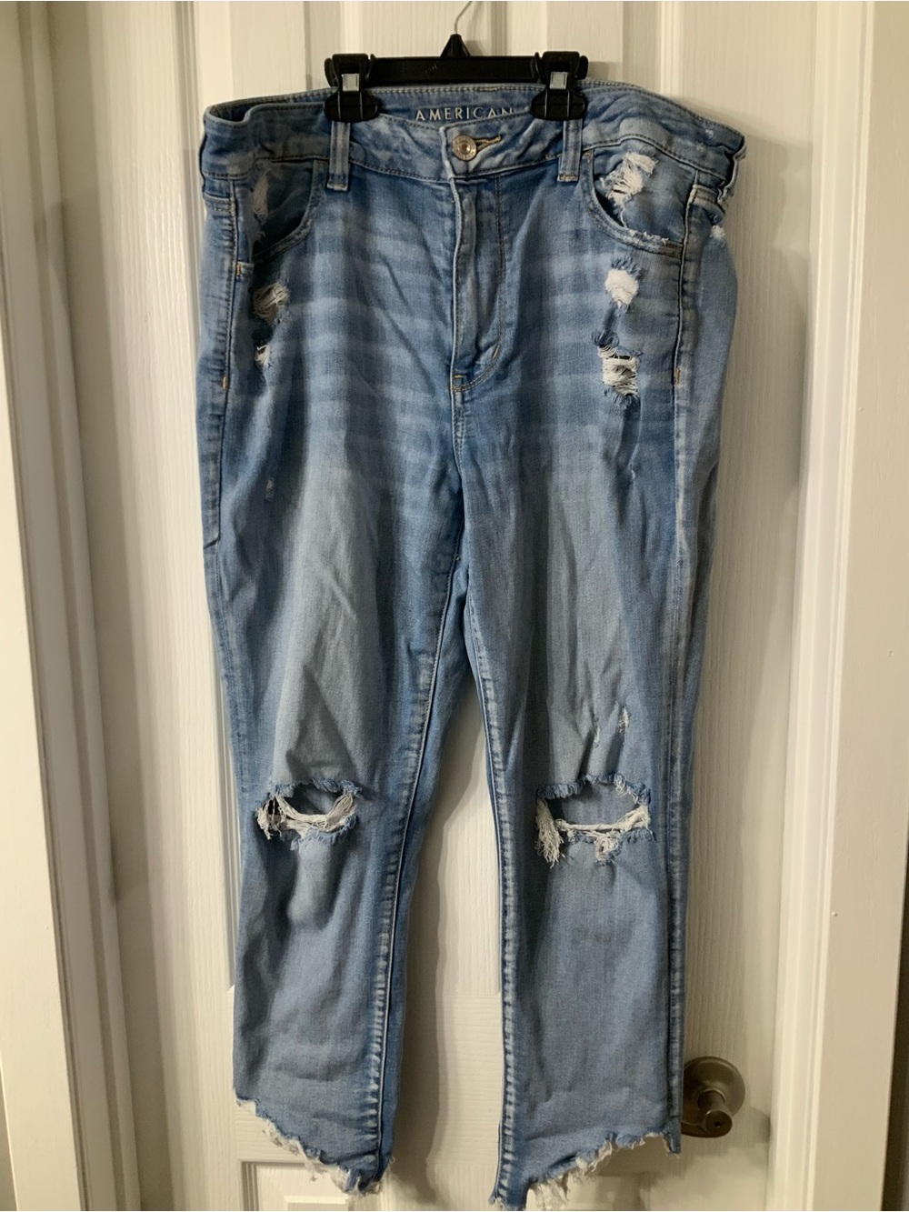 American Eagle Distressed Next Level Stretch High-Rise Jegging Crop